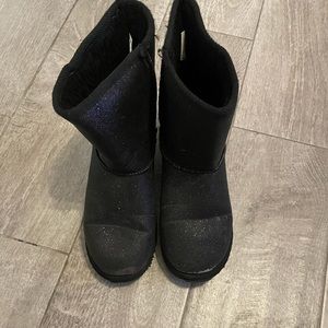 Girls winter pull on boots size 3 black